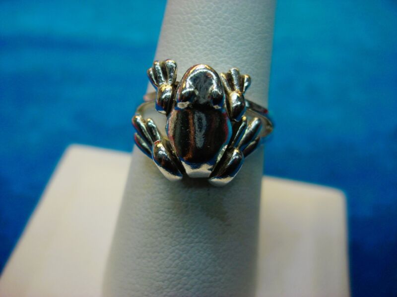 Sterling silver frog ring with moving feet, size 7 1/2