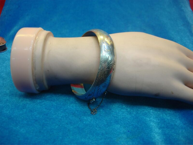 Vintage Sterling Silver Hinged Bangle Bracelet with Intricate Design, Fits 7 Inch Wrist