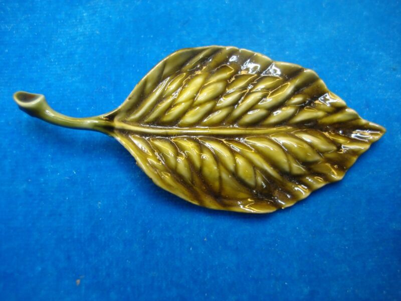 Vintage green enamel leaf pin