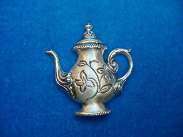 Vintage sterling silver teapot pin, detailed design, excellent condition