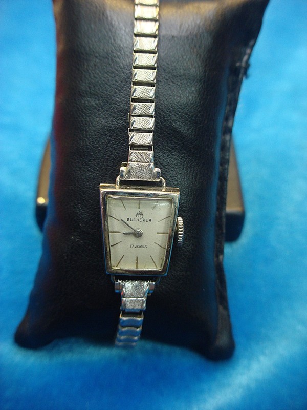 Vintage Bucherer Ladies Wristwatch with unique case, 17-jewel movement - running and ready to shine