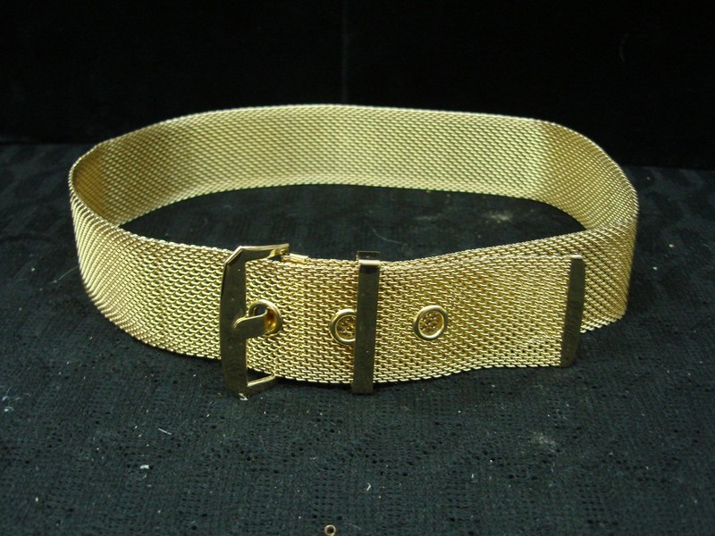 Vintage 90s gold tone mesh belt, adjustable to 27 inches, excellent condition