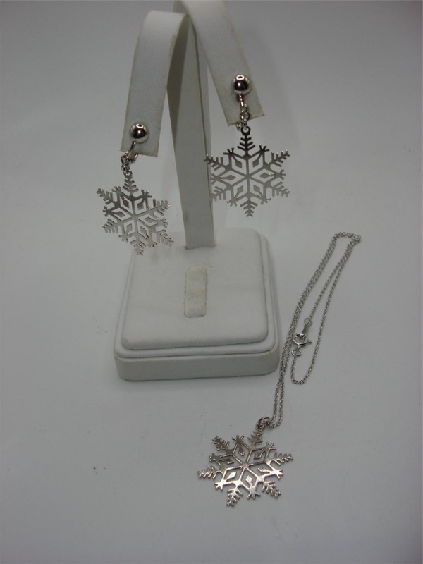 Vintage Avon silver snowflake necklace and clip-on earrings set