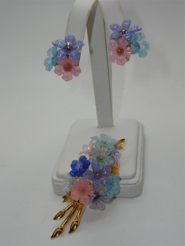 Vintage 1960s Sara Coventry Essentials Lucite Floral Brooch & Earrings Set