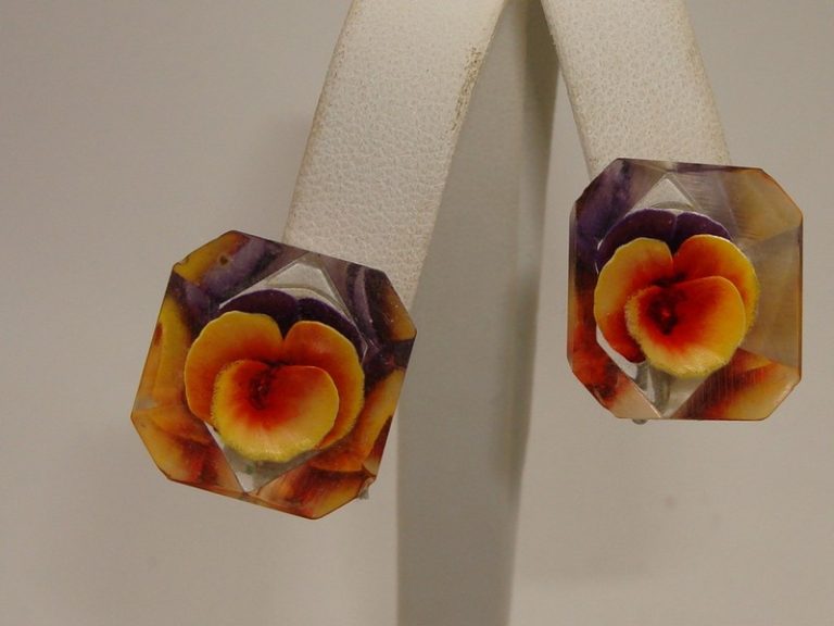Vintage 1950s Lucite Pansy Screw Back Earrings