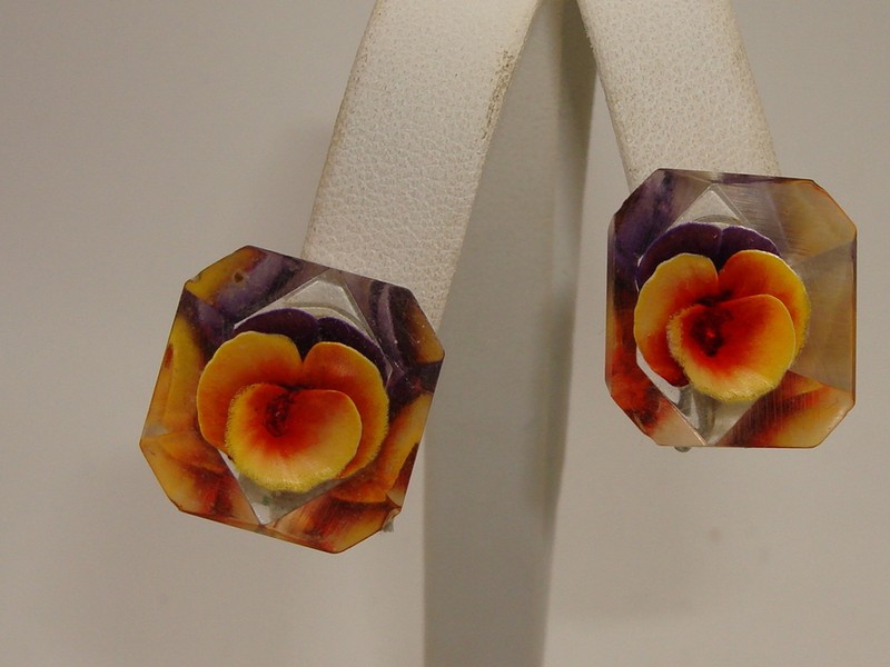 Vintage 1950s Lucite Pansy Screw Back Earrings