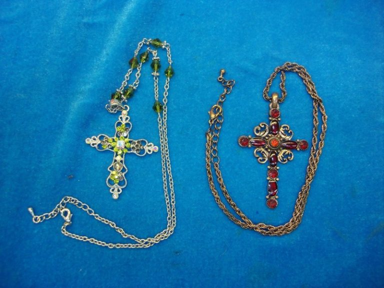Vintage cross pendants necklace lot (24+)