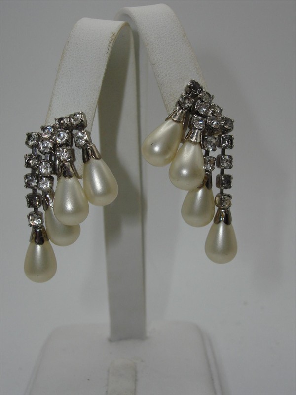 Vintage 1960s-70s screw back rhinestone and pearl dangle earrings