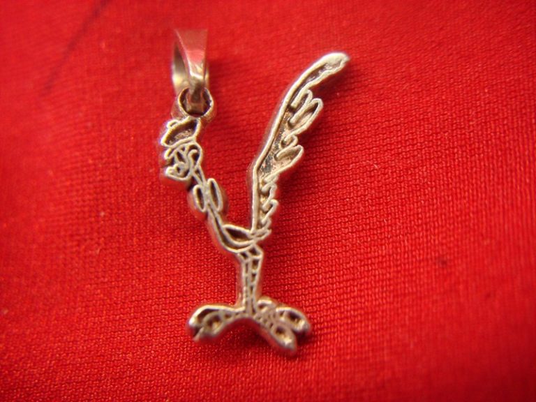 Sterling silver Road Runner pendant, small size, pre-owned, fancy design
