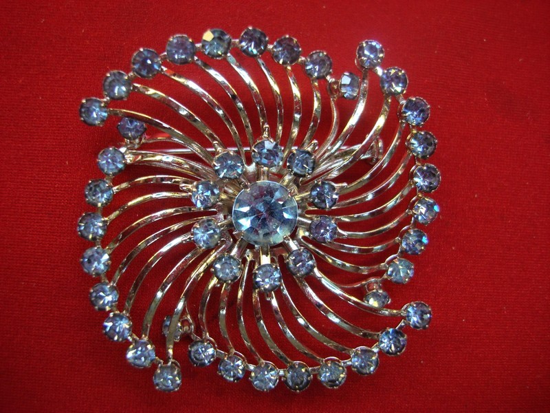 Vintage light blue rhinestone starburst brooch, 2 inches in diameter