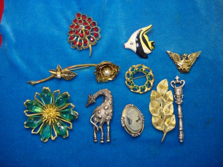 Vintage costume pins lot, ten unique pieces