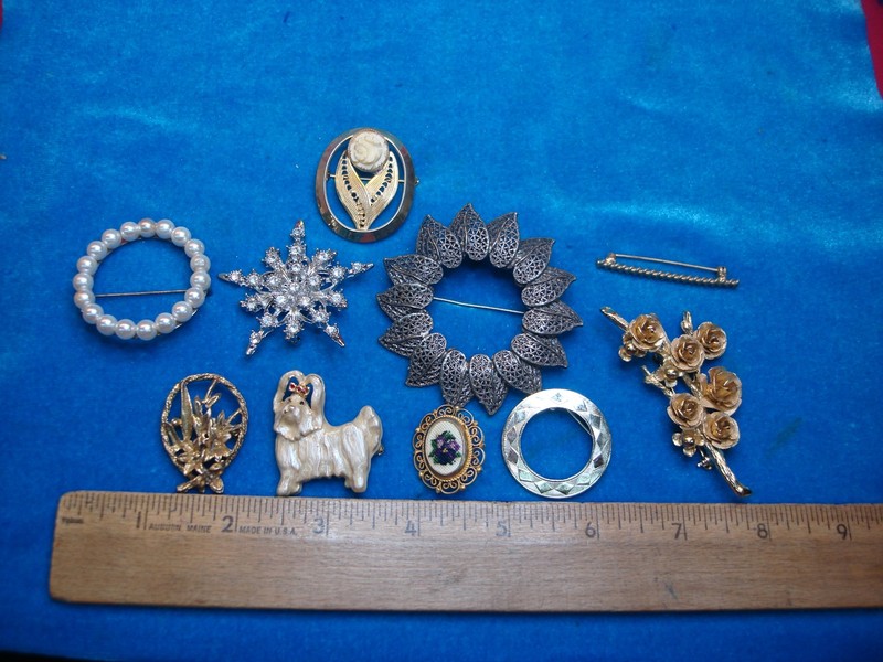 Vintage costume pin lot of 10