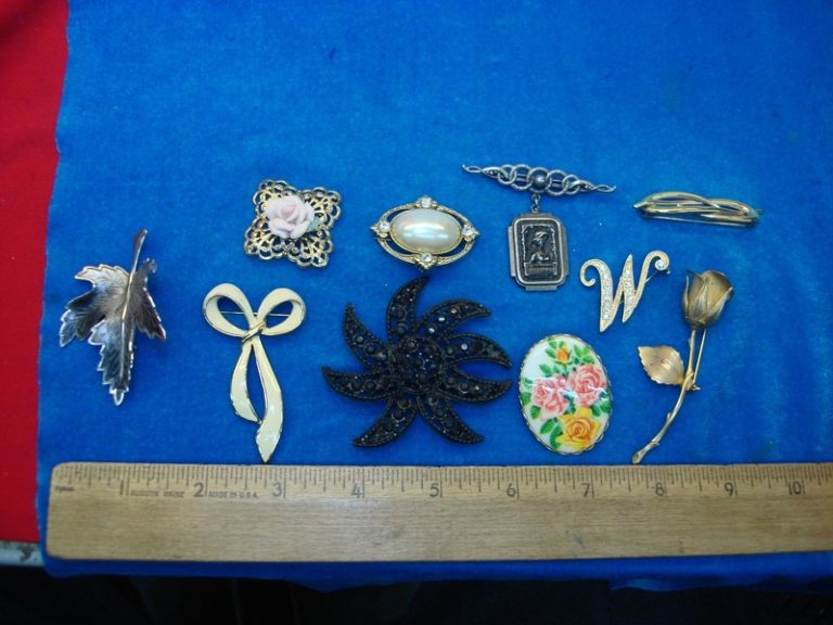 Vintage Estate Jewelry Pin Lot of 10