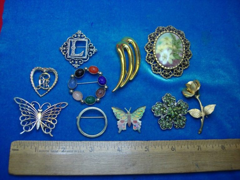 10 Piece Estate Jewelry Pin Lot
