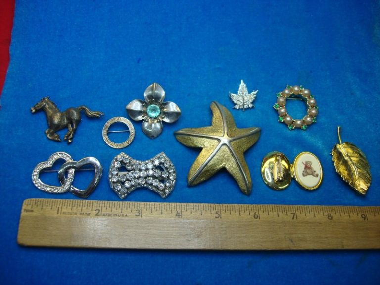 10 Unique Vintage Costume Pins