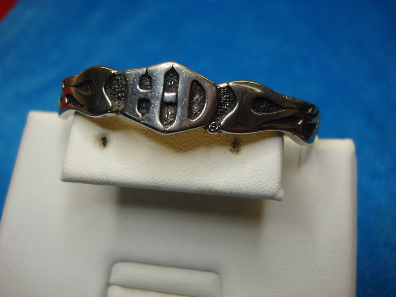 Vintage Harley Davidson H-D cuff bracelet in silver tone, size 5 3/4