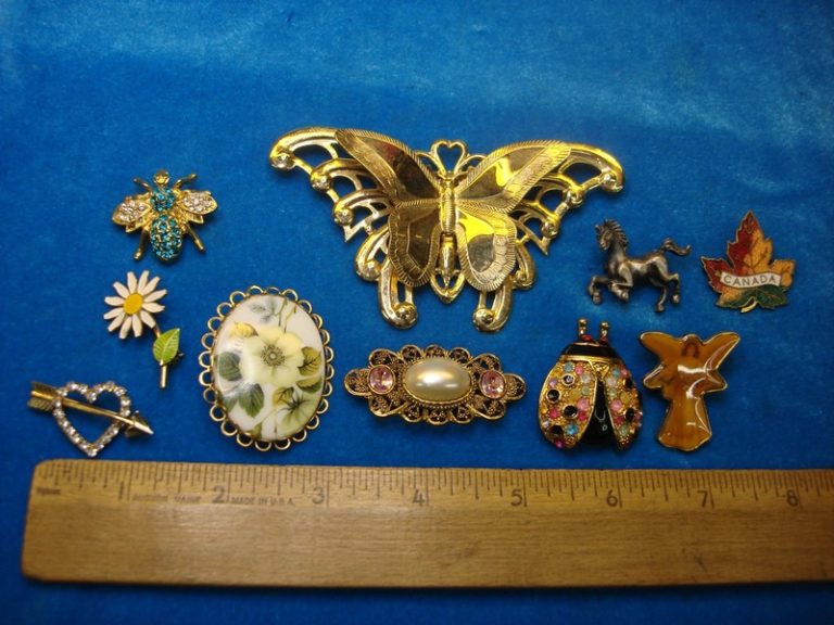 Vintage costume pin lot of 10