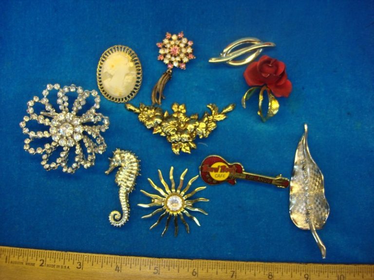Vintage costume pin lot of 10