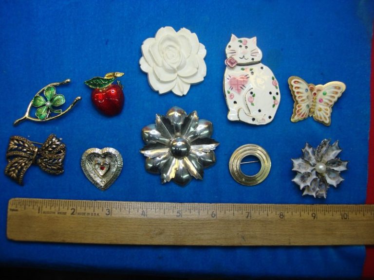 Set of 10 vintage costume pins