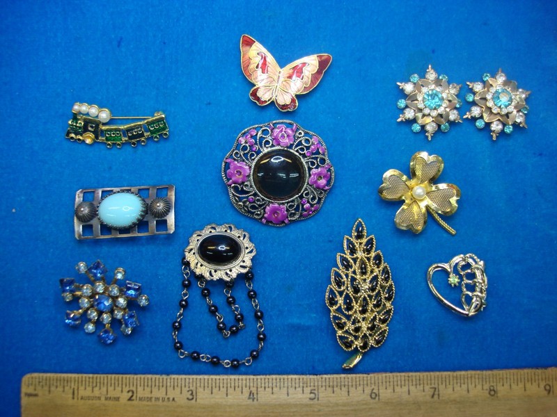Estate Jewelry 10-Piece Pin Lot - Vintage Costume Pins