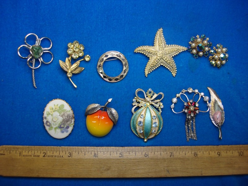 Lot of 10 vintage costume pins
