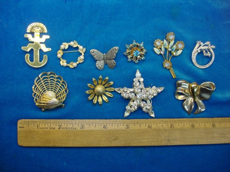 Vintage estate jewelry lot of 10 unique pins, different designs