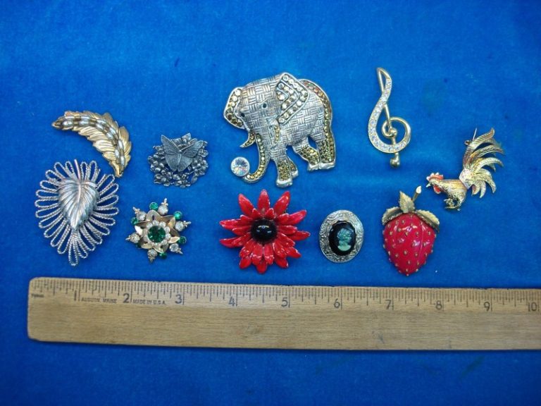 Lot of 10 vintage estate jewelry pins, unique and collectible