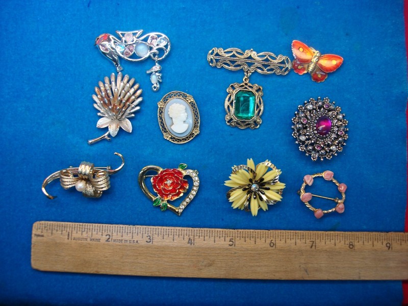 Lot of 10 Vintage Estate Jewelry Costume Pins