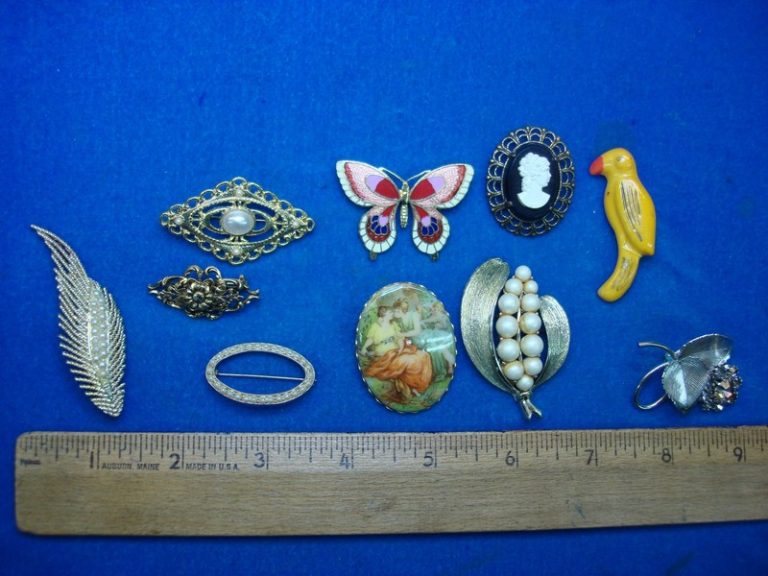 Vintage costume pin lot of 10