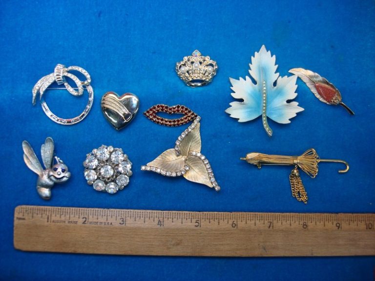 Vintage costume pin lot of 10