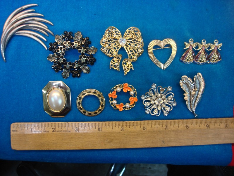 Lot of 10 vintage costume pins