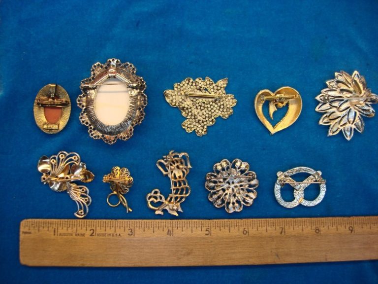 Vintage Costume Pin Collection (10pc Lot)