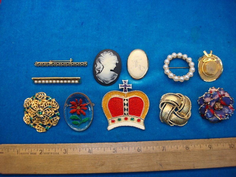 Vintage costume pins, lot of 10