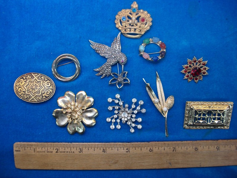 Lot of 10 vintage estate jewelry pins