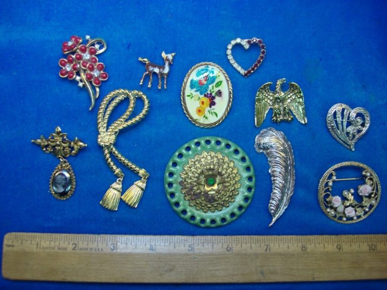 Vintage estate jewelry pin lot of 10