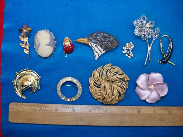 Vintage estate jewelry pin lot of 10