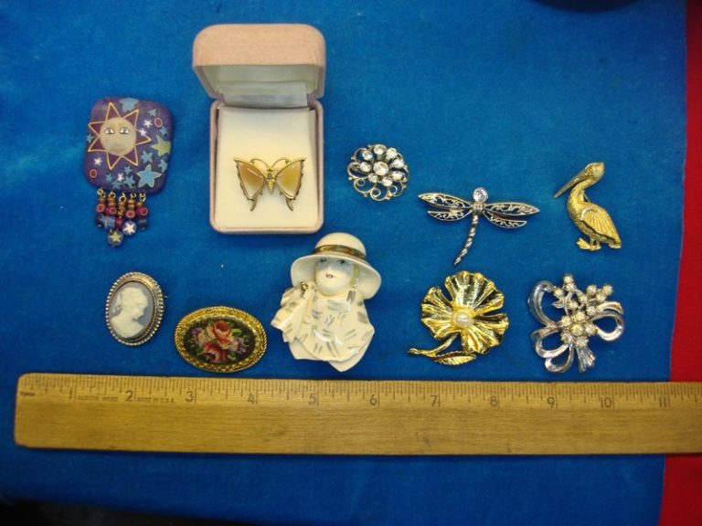 Vintage Estate Jewelry Pin Lot of 10