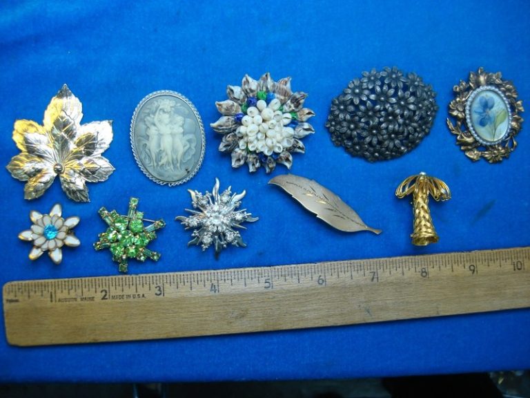 Lot of 10 Vintage Costume Pins