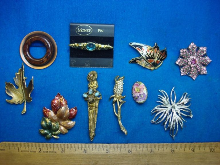 Lot of 10 vintage costume pins, unique and collectible jewelry