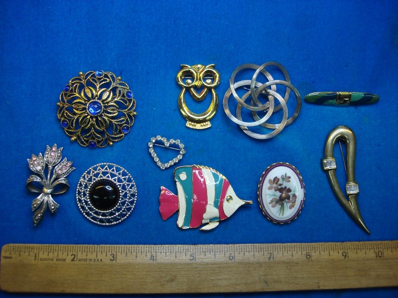 Lot of 10 vintage estate jewelry pins
