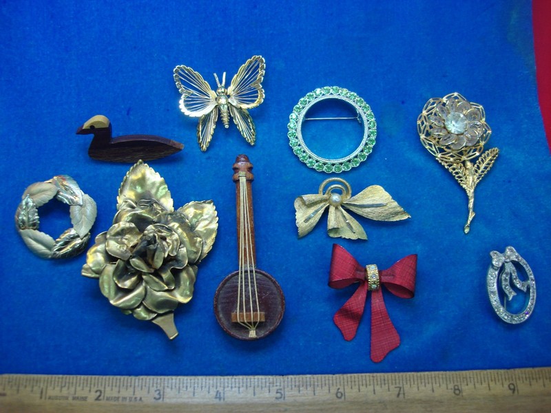 Vintage costume pins, lot of 10, assorted designs