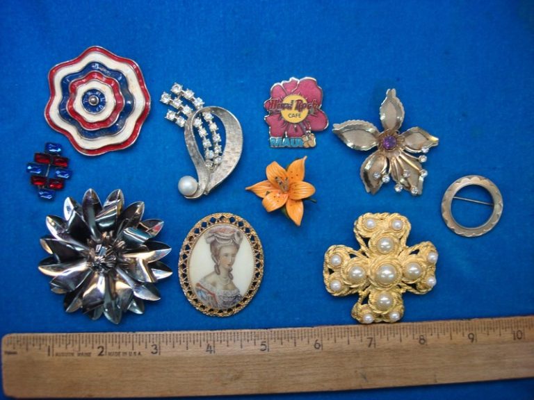 Vintage costume pins, estate jewelry lot