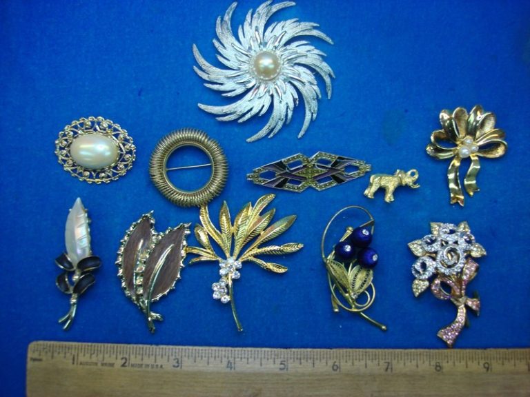 Vintage costume pins, colorful and collectible estate jewelry lot