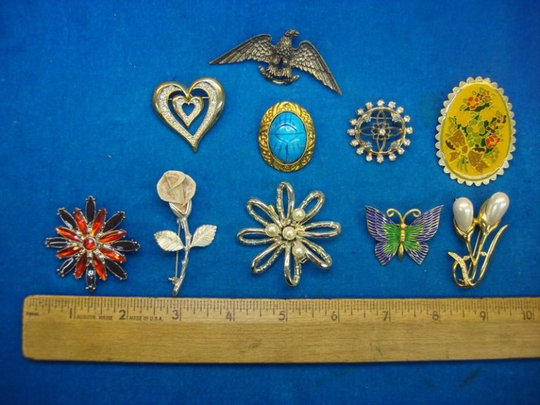 Set of 10 unique vintage costume pins, estate jewelry lot