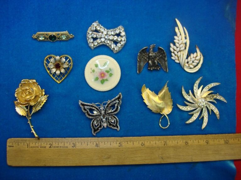 Lot of 10 vintage costume pins