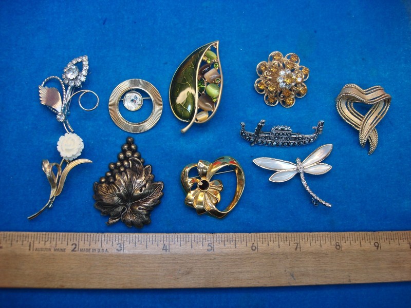 10 piece vintage costume pin lot