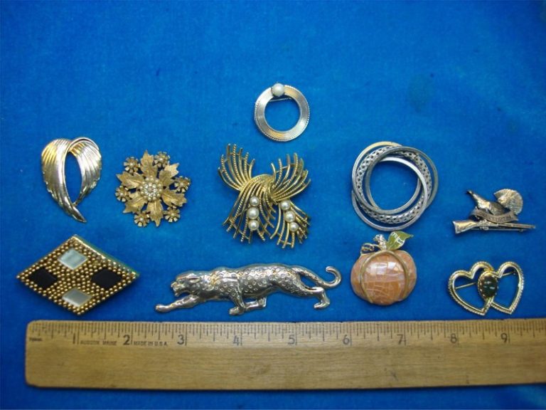 Lot of 10 vintage costume pins, unique and collectible estate jewelry