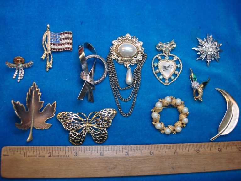 Lot of 10 Vintage Estate Jewelry Pins