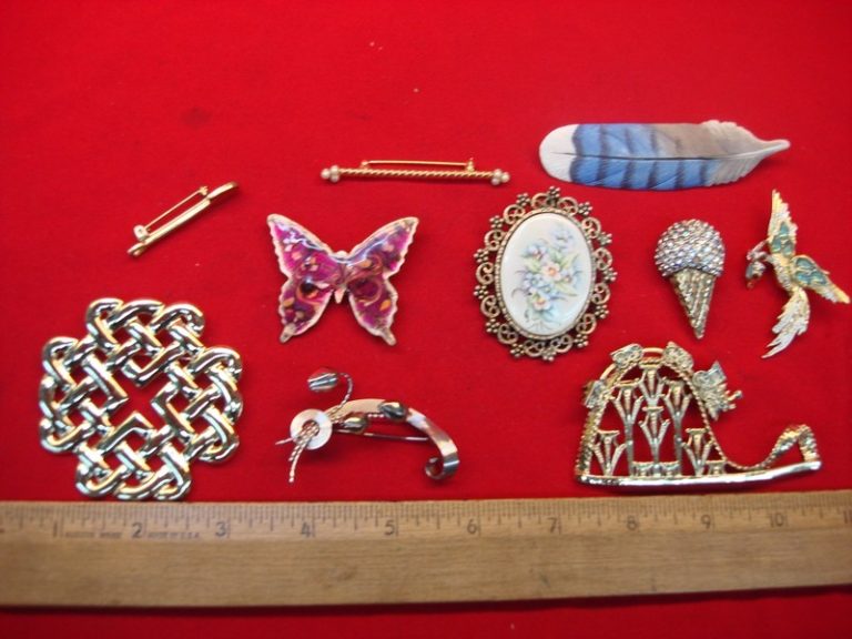 Vintage costume pin lot of 10