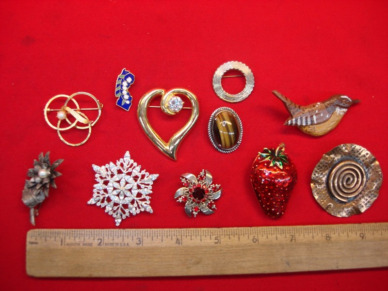 Vintage costume pins, lot of 10